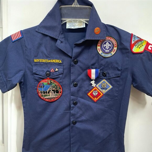 Boy Scouts of America Blue Cub Scouts Uniform Shirt Pins Patches Youth Small - Picture 1 of 13